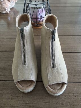 Skechers Womens Espadrilles Wedge Zip Sandals ** Size 7 **  NEW!!